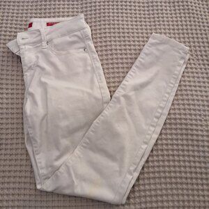 White skinny Guess jeans